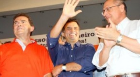 Entrevista coletiva do presidente do PSDB, senador Aécio Neves