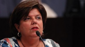 Nem a pau, Juvenal! por Tieza Marques