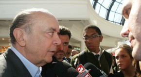 Serra lidera disputa ao Senado