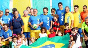 Aécio recebe apoio de artistas, ex-atletas e admiradores no Rio de Janeiro
