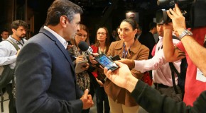 Em Porto Alegre, Aécio diz que Dilma deixa péssimos exemplos na política externa