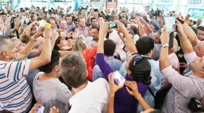 Ato em apoio a Aécio reúne 120 prefeitos em São Paulo