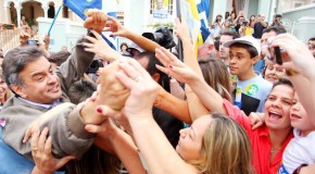 Emocionado, Aécio ressalta que a democracia é a maior conquista dos brasileiros