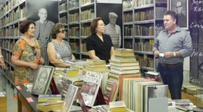 Bel Lorenzetti traz acervo de Ivan Lessa para Lençóis Paulista