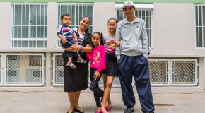 Famílias que viviam em palafitas realizam o sonho da casa própria em Santos