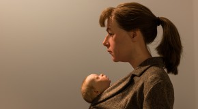 Pinacoteca recebe mostra com esculturas hiper-realistas de Ron Mueck