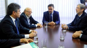 Aécio: relatório da oposição sobre CPMI da Petrobras corrigirá falhas de texto feito por petista