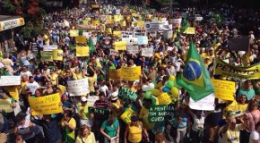 Ato contra corrupção e manobra fiscal reúne 5 mil em São Paulo