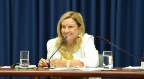 Projeto de deputada isenta motorista de pagar por nova placa em casos de clonagem