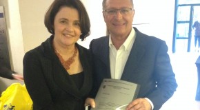 A vereadora Nancy Thame se reuniu com o Governador do Estado