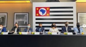 Mulheres na mesa na Reunião de Secretariado do governo de São Paulo